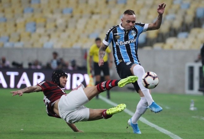 Renato Gaúcho lamenta erros em jogo: 'Até mulher grávida faria gol