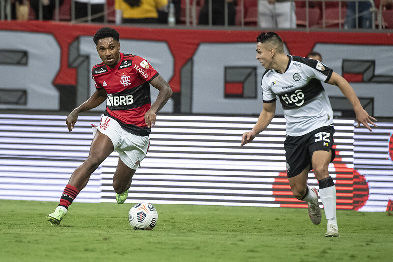 Flamengo perde de virada do Olímpia e está eliminado da Copa Libertadores -  Bem Paraná