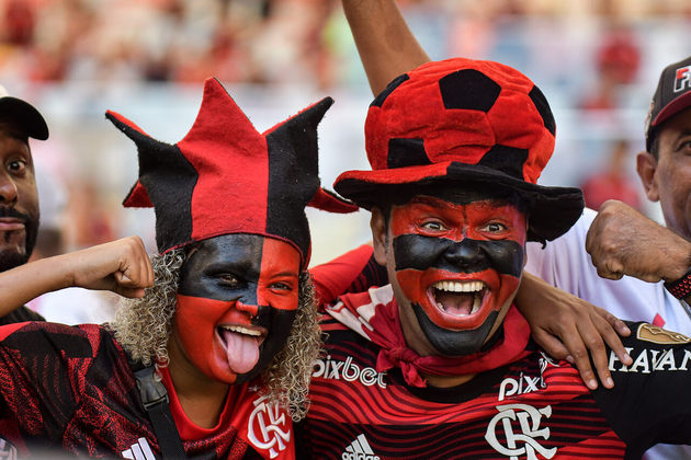 Torcida flamenguista começou encher as arquibancadas do Maracanã, confiante em mais um título