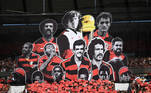 Ídolos do Flamengo, como Zico, Leandro, Júnior, Adriano, Romário, Diego e Obina, foram homenageados em mosaico