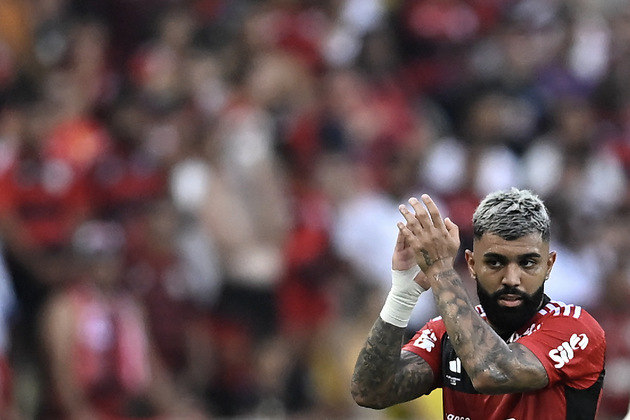 Decisivo em finais, Gabriel Barbosa teve uma tarde pouco inspirada neste domingo e foi substituído na reta final de jogo, para dar entrada ao atacante Everton Cebolinha. Torcedores próximos ao banco de reservas xingaram o jogador
