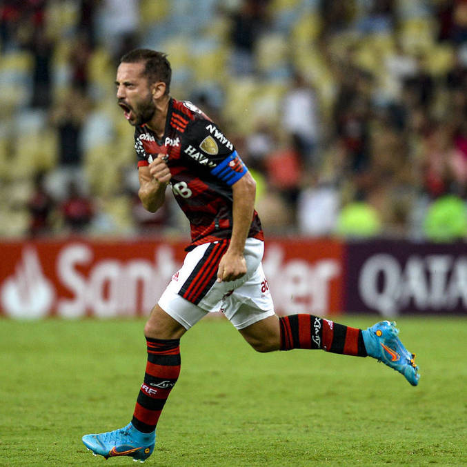 Everton Ribeiro vibra com o segundo gol do Flamengo contra o Talleres