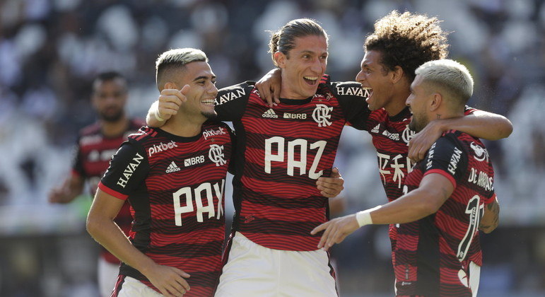 Filipe Luís fez um dos gols do Flamengo na vitória deste domingo