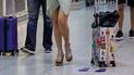 Flávia Alessandra usa bolsa de R$ 25 mil ao embarcar em voo, no RJ 