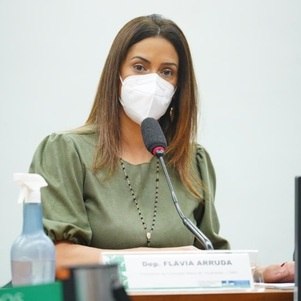 Ministra Flávia Arruda 
