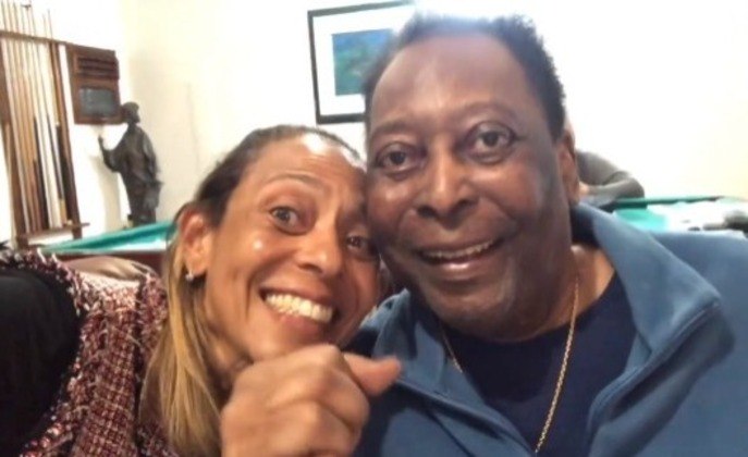 Flávia KurtzEm 1970, Pelé teve outra filha fruto de uma relação extraconjugal, essa do envolvimento do ex-jogador com Lenita Kurtz. Ela também precisou lutar para que o craque reconhecesse a paternidade, mas conseguiu se aproximar da família 