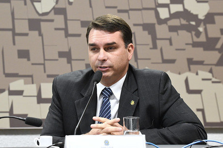 Bolsonaro defende o filho, Flávio (foto)