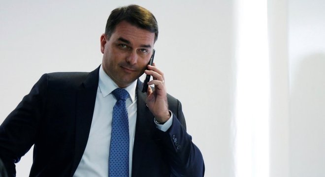 Flávio Bolsonaro é investigado na operação Furna da Onça, que apura se políticos teriam se apropriado dos salários de assessores na Alerj