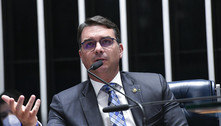 Flávio Bolsonaro diz que assassinato de guarda petista é 'ato isolado e irresponsável'