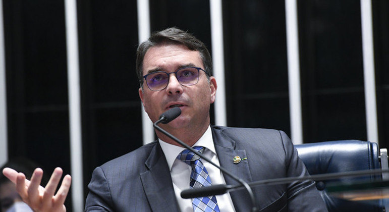 O senador Flávio Bolsonaro (PL-RJ) durante agenda no Senado Federal