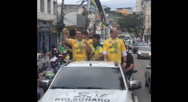 "Todos nós vestimos a mesma camisa", disse Flávio, apoiando Witzel em campanha