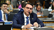 Flávio Bolsonaro defende TSE e aciona AGU contra Gleisi Hoffmann por críticas à Justiça Eleitoral