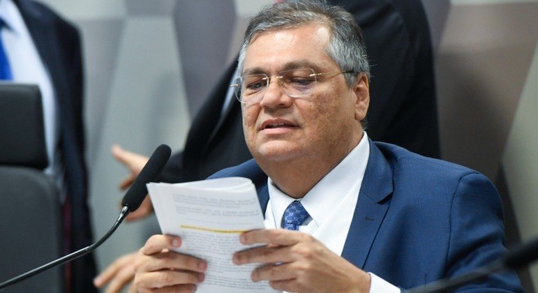 O Senado aprovou, 47 votos favoráveis, 31 contrários e duas abstenções, o nome do ministro da Justiça e Segurança Pública, Flávio Dino, para o cargo de ministro do STF (Supremo Tribunal Federal). Ele assumirá a vaga aberta com a aposentadoria de Rosa Weber e diz estar 