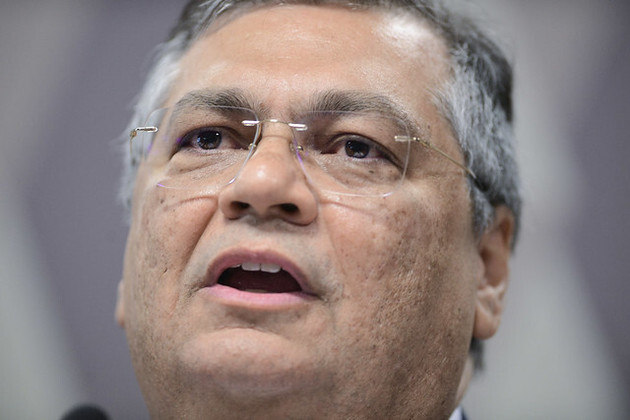 'Não vim aqui fazer debate político. Não me cabe neste momento. Vim apenas responder ao atendimento de dois requisitos constitucionais: notável saber jurídico e reputação ilibada', afirmou Dino