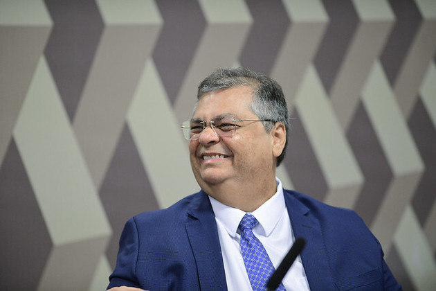 Ao citar a carreira política, o ministro ressaltou que a experiência será contributiva na vaga do STF. 'Eu me sinto muito confortável de aqui estar nesta dupla condição', disse Dino.