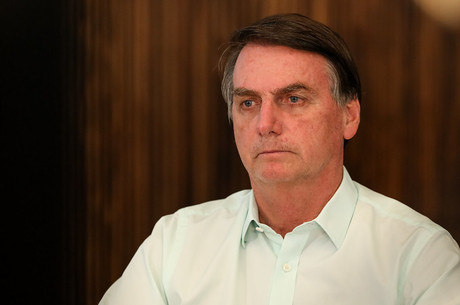 Bolsonaro é crítico a medidas de isolamento pelo Brasil