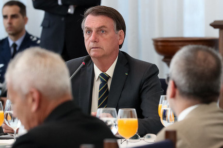 Bolsonaro diz que irá à posse de Lacalle Pou no Uruguai se confirmada a  vitória