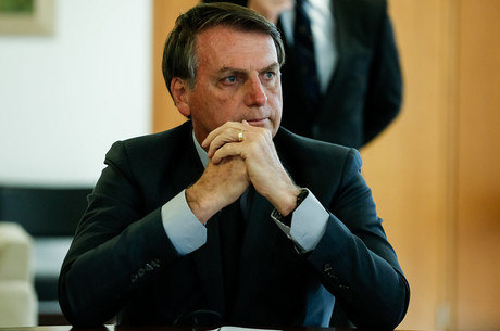 Bolsonaro diz que governadores protelam decisão