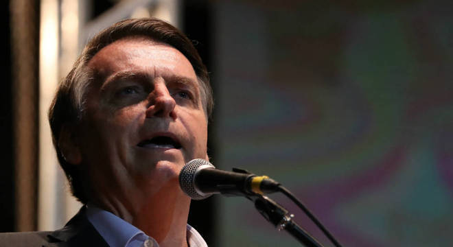 Bolsonaro defende medida que propõe a extinção de municípios deficitários