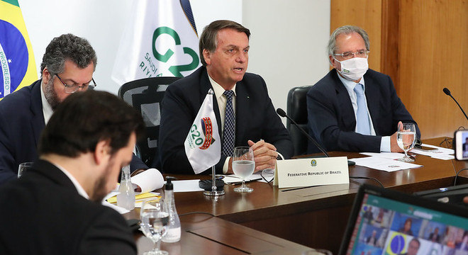 Bolsonaro participa de reunião por vídeoconferência