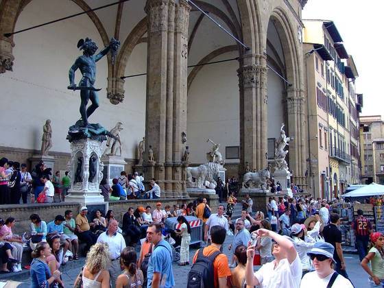 Florença guarda uma rica história e é famosa por seus pontos turísticos ligados à arte renascentista. 