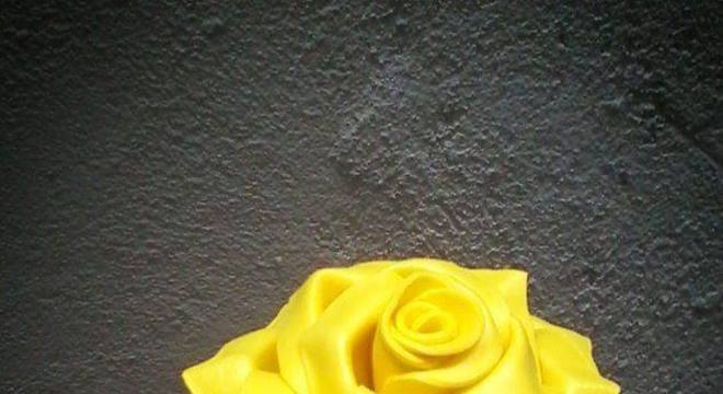 Flores de EVA amarela Foto de Home Decoo