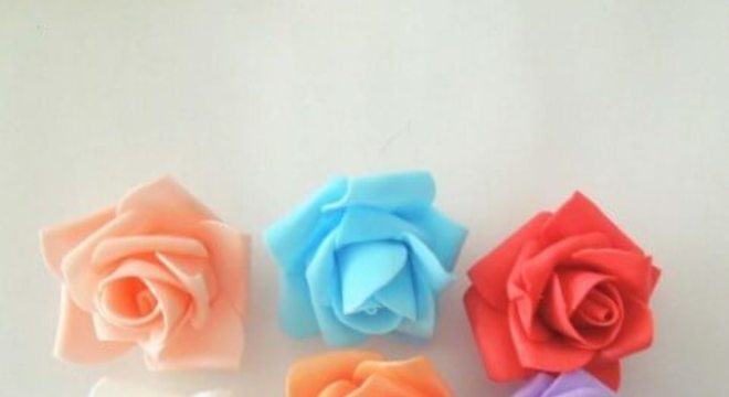 Flores de EVA pequenas coloridas