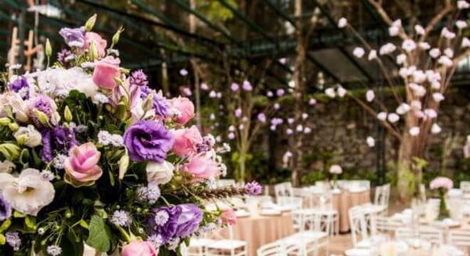 Flores para casamento com rosas e lisianthus
