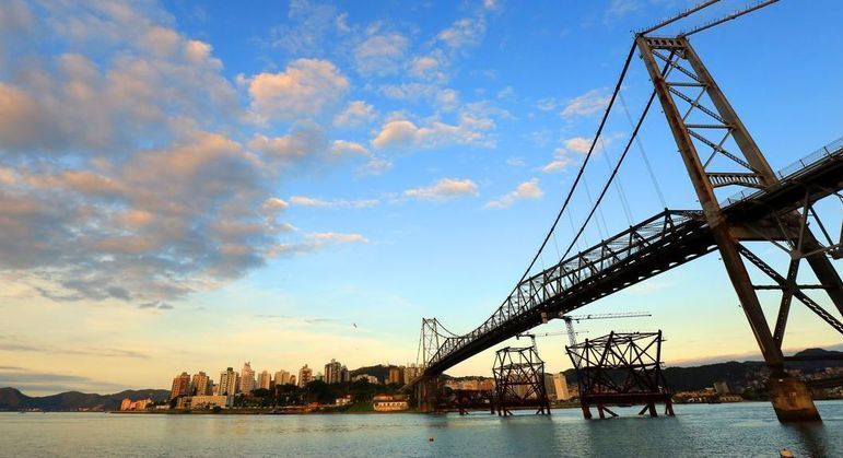 6 — Santa Catarina, com PIB de R$ 428,5 bilhões, o que equivale a 4,8% da produção do país