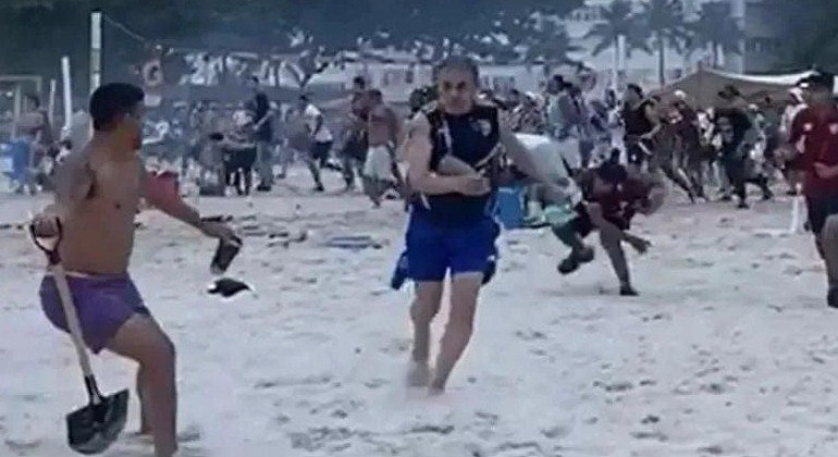 Torcedores comuns do Boca e suas famílias foram agredidos, e roubados, nas praias do Rio