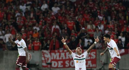 Jogadores do Fluminense comemoram a vaga na final