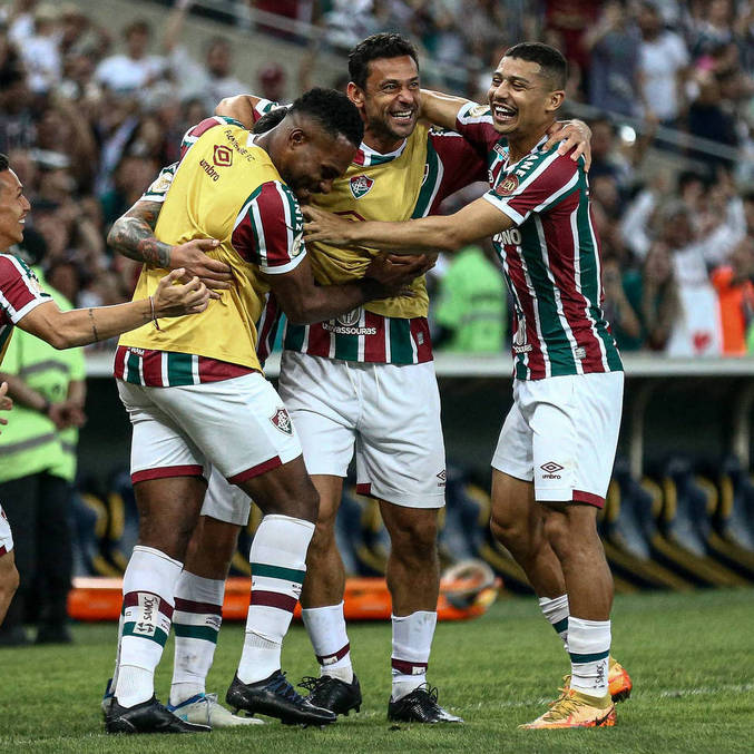 Jogadores do Fluminense comemorando gol com Fred no duelo contra o Ceará