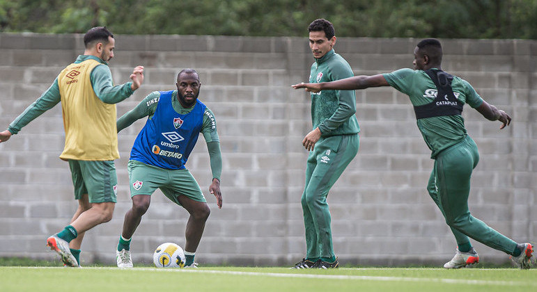 Elenco do Fluminense durante treino no CT Carlos Castilho