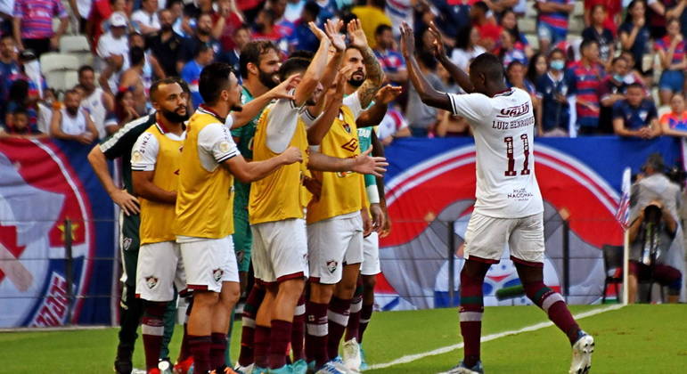 Luiz Henrique comemorando gol do Fluminense diante do Fortaleza pelo Brasileiro