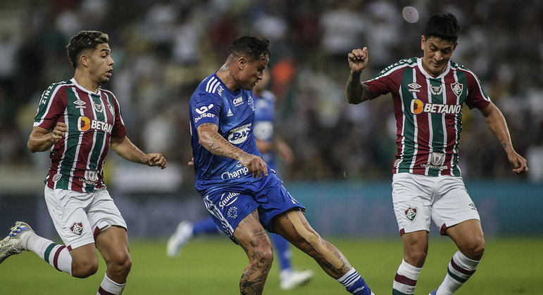 Fluminense e Cruzeiro durante o 1° duelo da Copa do Brasil 