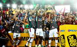 Jogadores do Fluminense comemoram conquista do Cariocão 2022 após empate em 1 a 1 com o Flamengo no jogo de volta no Maracanã