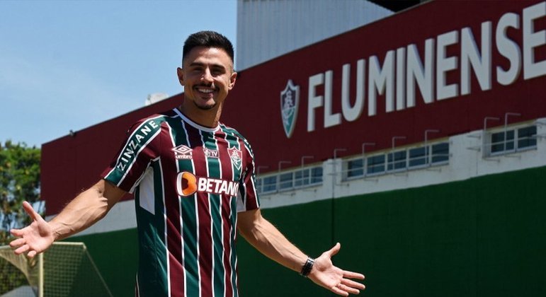 FLUMINENSE - cinco reforços - David Duarte - zagueiro, Mario Pineida - lateral-esquerdo, Felipe Melo - volante, Willian Bigode - atacante e Abel Braga - técnico