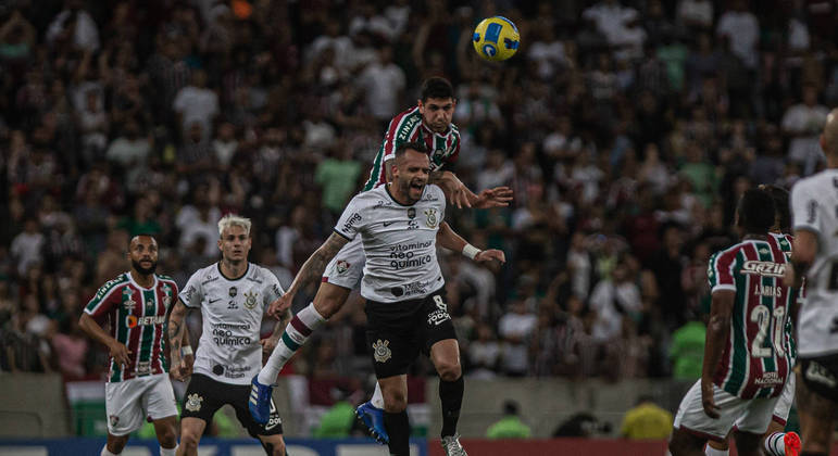 Fluminense e Corinthians ficaram no 2 a 2 no primeiro jogo