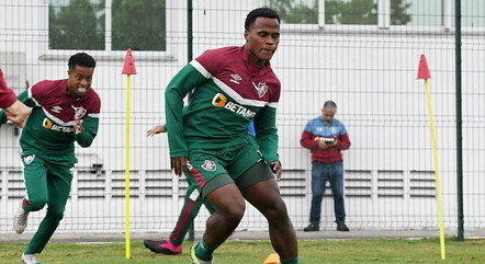 Colombiano Jhon Arias em treino do Fluminense