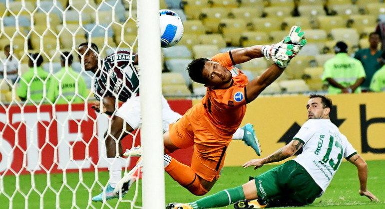 Jhon Arias, do Fluminense, marcou o segundo gol da partida pela Sul-Americana