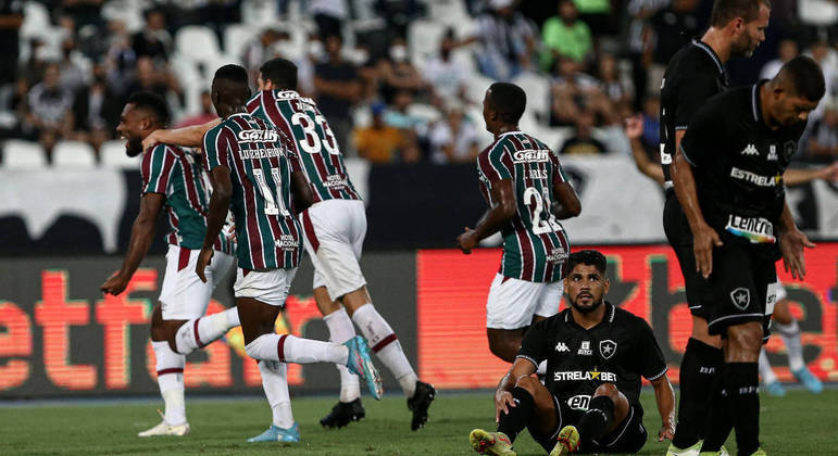 Luccas Claro comemora o gol da virada do Tricolor no clássico pelo Cariocão