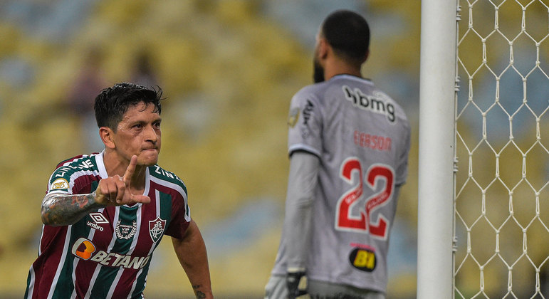 Argentino Gérman Cano comemora o segundo gol do Fluminense, no Maracanã