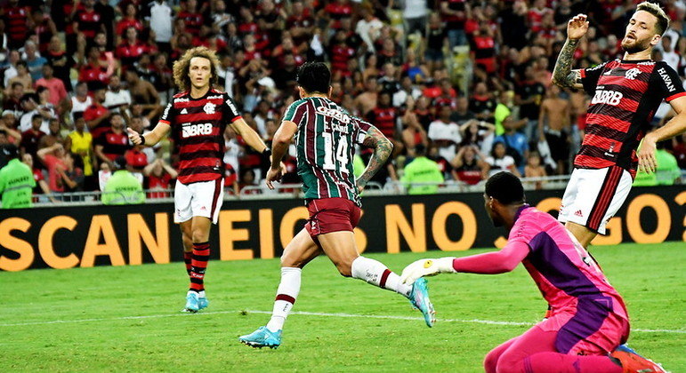 Cano foi autor dos dois gols da vitória tricolor na primeira final do Cariocão, contra o Flamengo
