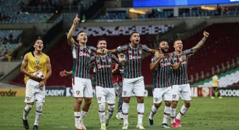 Fluminense x Flamengo - Time comemorando com a torcida
