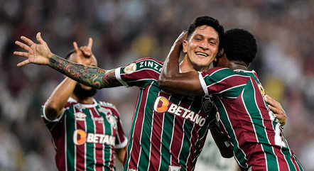 Jogadores do Fluminense comemoram gol 