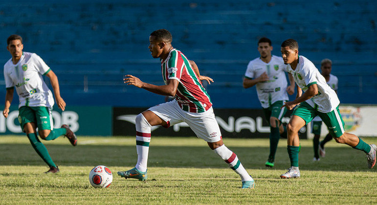 Fluminense foi mal na estreia, mas conseguiu garantir os três pontos diante do Porto Vitória-ES

