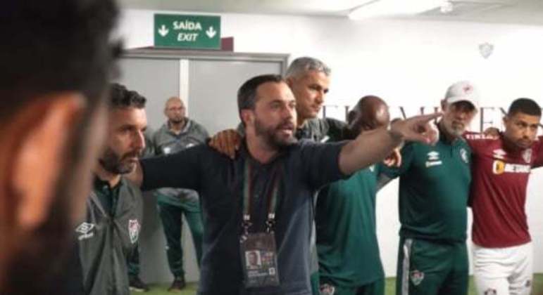 Fluminense x Vasco - Mario Bittencourt antes do jogo no vestiário
