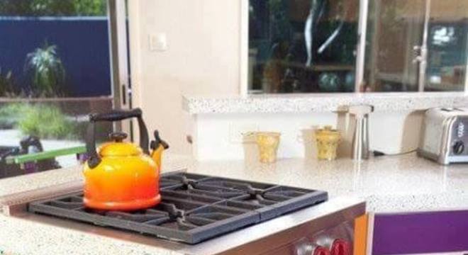 Fogão 4 bocas com grelhas estilo retrô