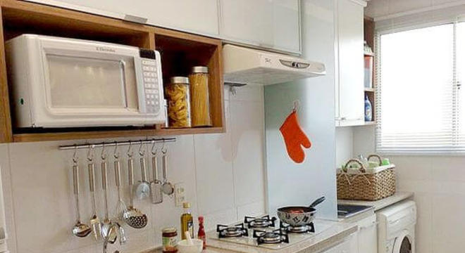 Fogão 4 bocas na bancada bege