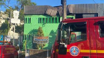 Incêndio destrói parte de pet shop, em Belo Horizonte